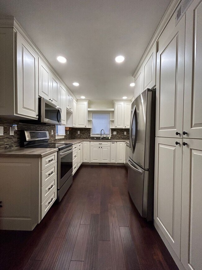 Photo - 1802 Ferry St