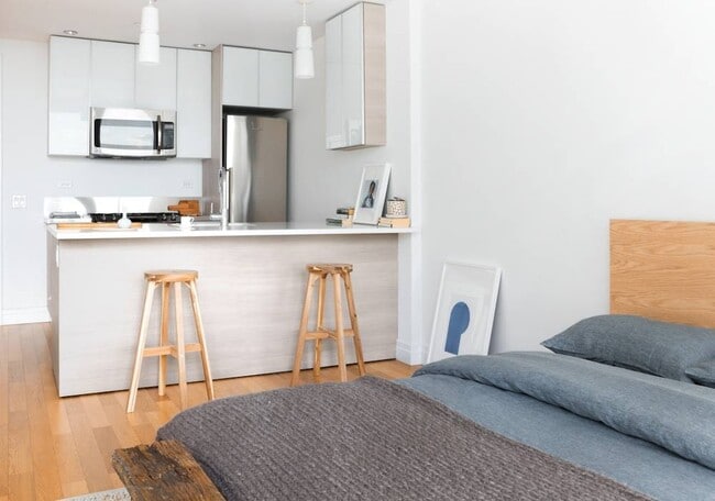 Building Photo - 550 W 54th St Rental