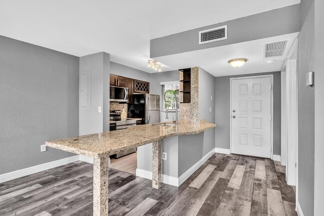Building Photo - 2850 N Oakland Forest Dr Rental