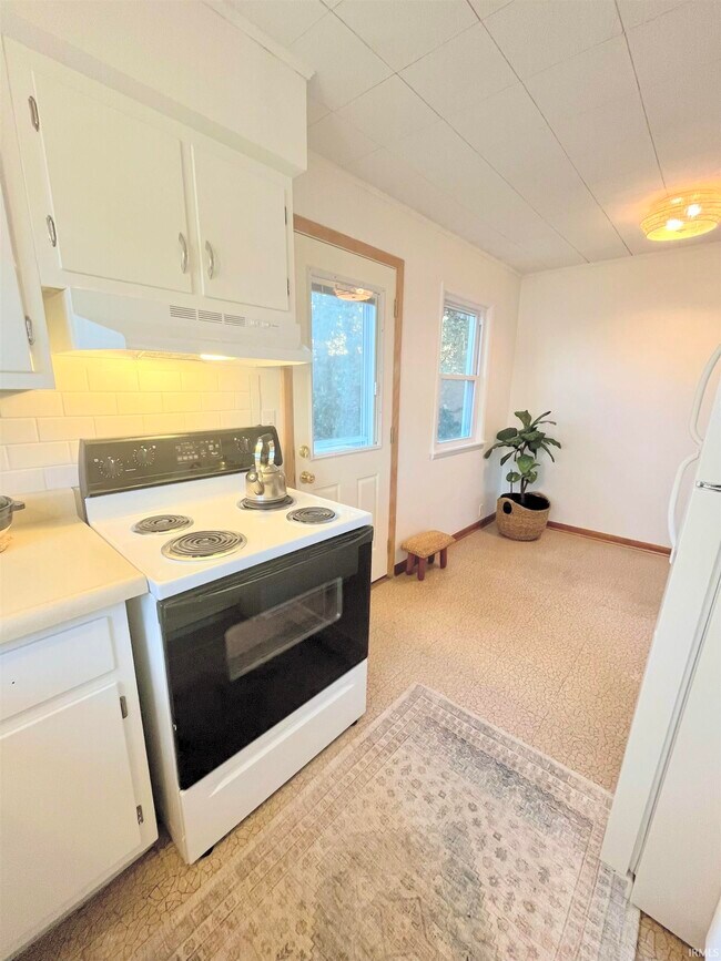 Photo - 201 W Church Ln