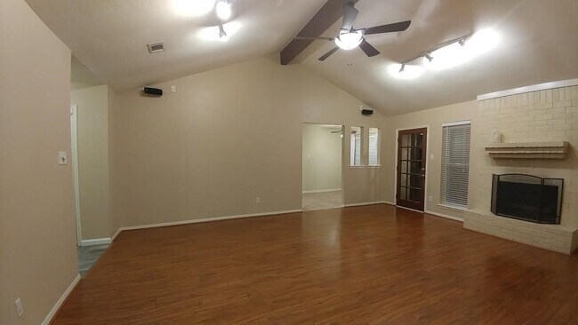 Photo - 9 N Deerfoot Cir
