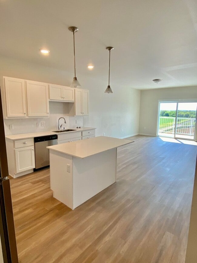 Deephaven Apartments