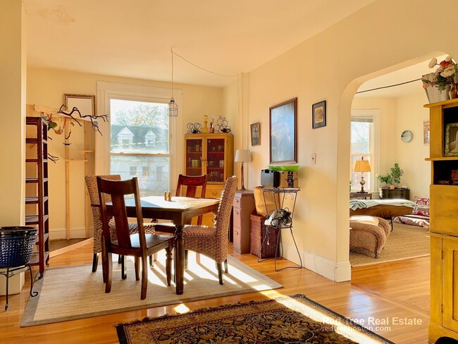 Building Photo - 41 Auburn St Unit 2