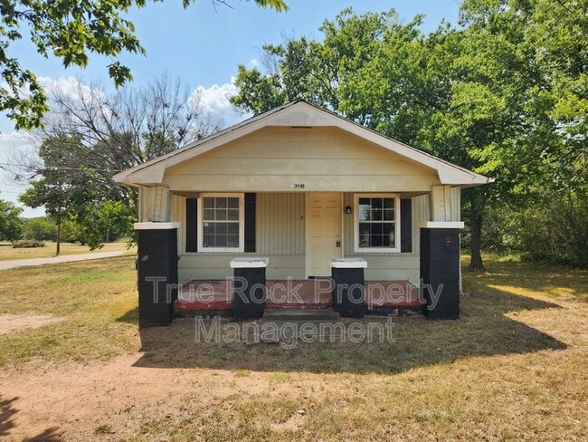Photo - 300 N Division St