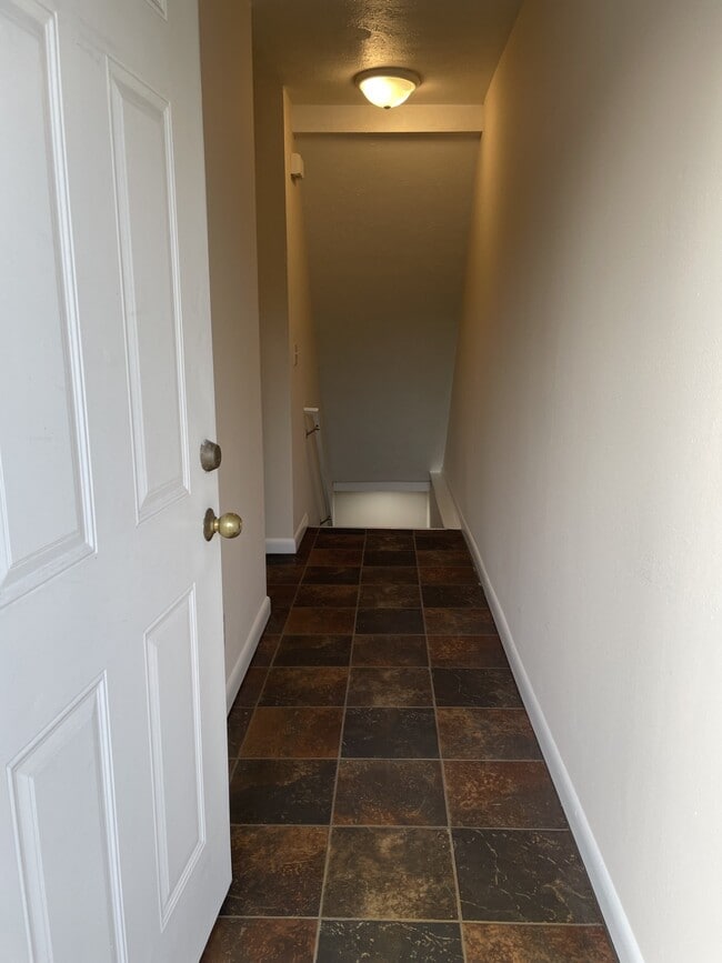 Enterence - 310 Galvin Rd N Unit 2