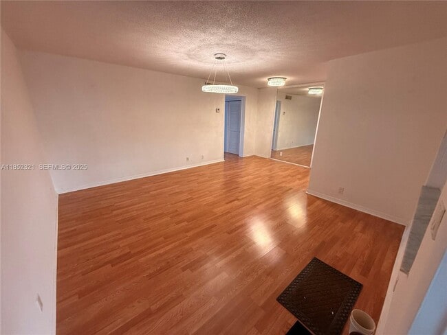 Building Photo - 1943 Monroe St Unit 309A