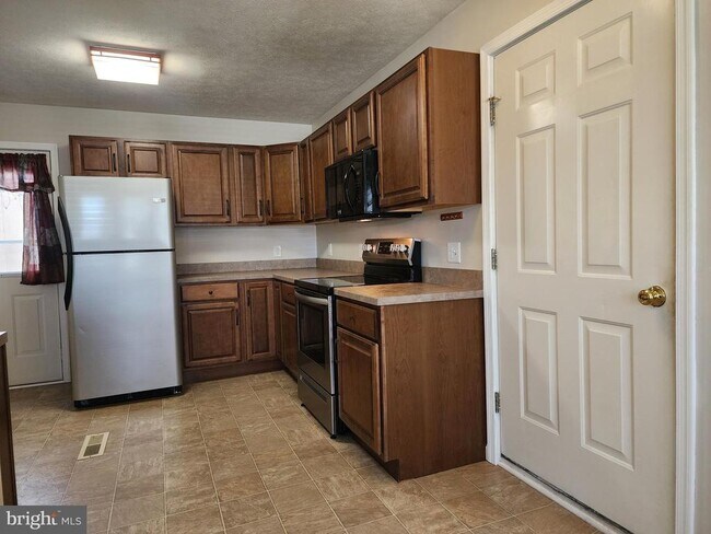 Photo - 739 Stouffer Ave