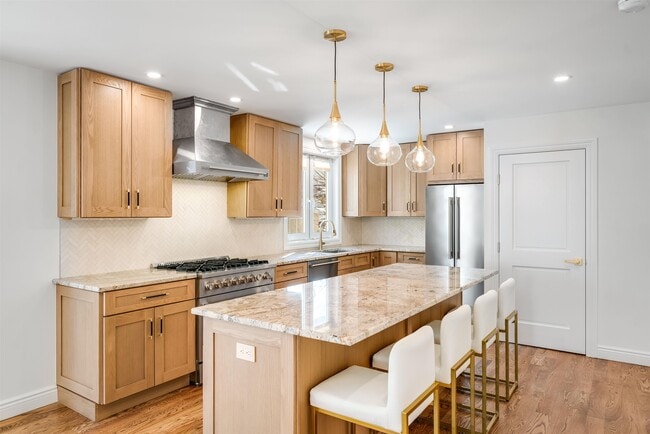 Building Photo - 11 Walnut St Unit 1