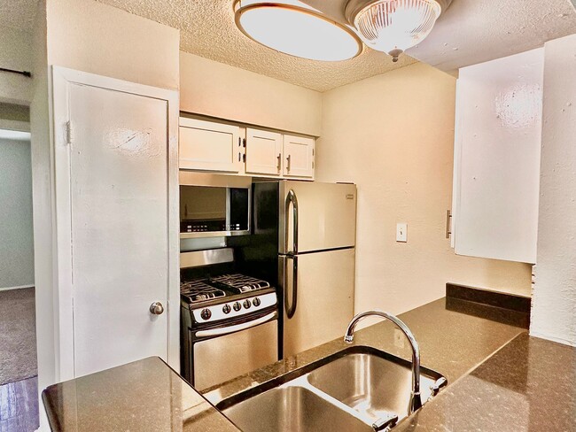 Photo - 2401 Manor Rd