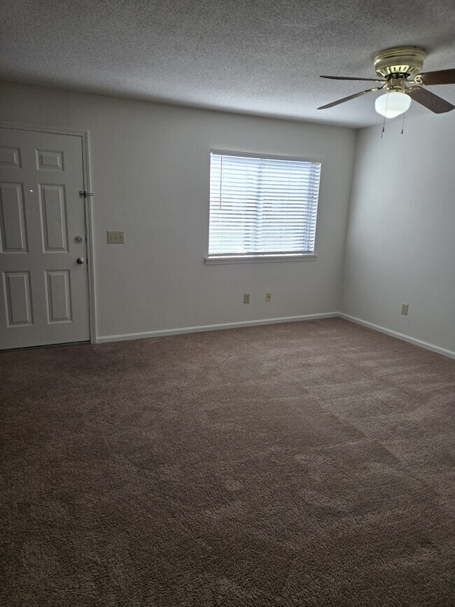 Photo - 3703 Southborough Rd Unidad C