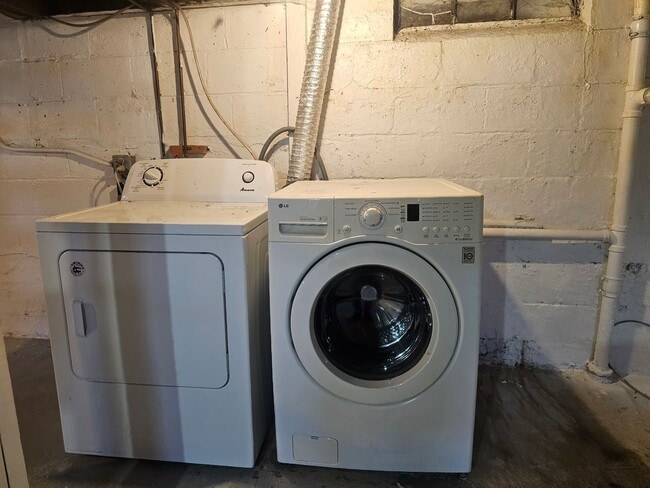 Photo - 3 bedroom, 1 bath home with attached garage, off Mt. Vernon Rd.