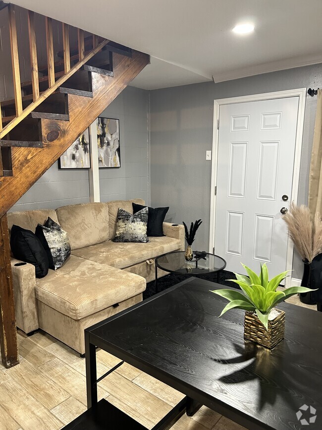 Building Photo - 277 Chatsworth St Unit 279 Rental