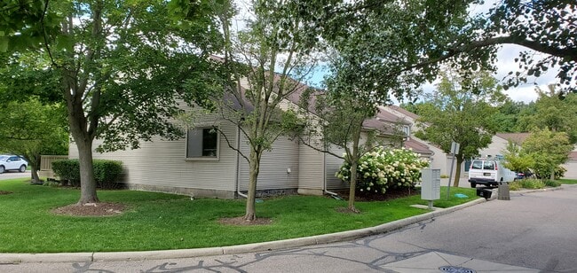 Building Photo - 649 Glasgow Ct Unit 1 Rental