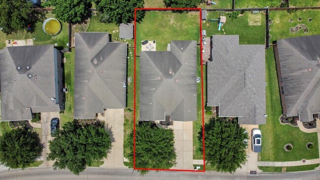 Photo - 3311 Raintree Village Dr