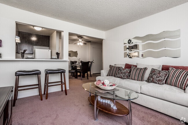 1BR, 1BA - 620 SF