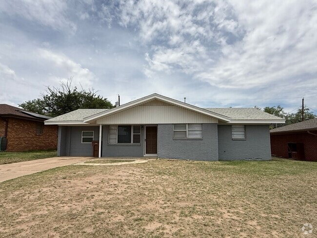 Building Photo - Large 4/2 with fenced in back yard Rental