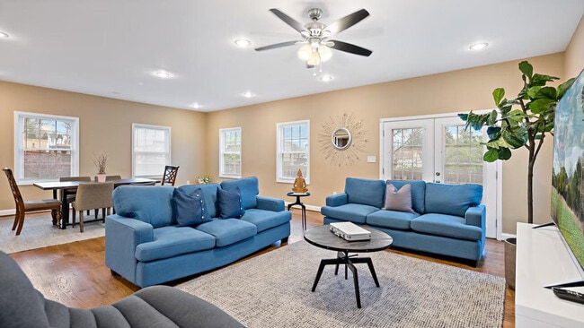 Photo - 800 S Washington St Unidad ID1431387P