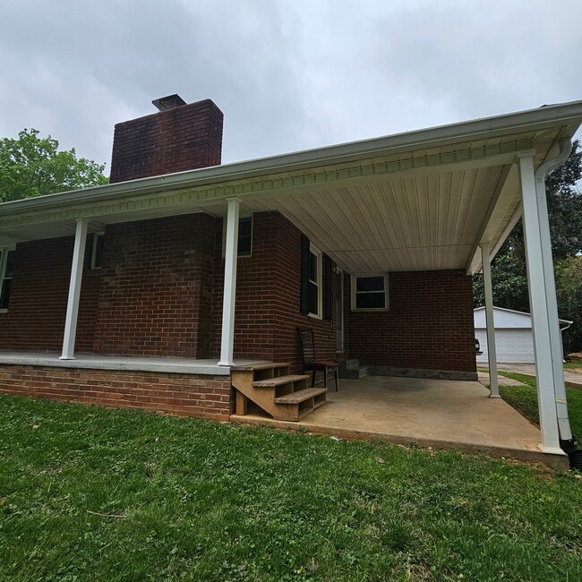 Photo - 548 Greenway Dr