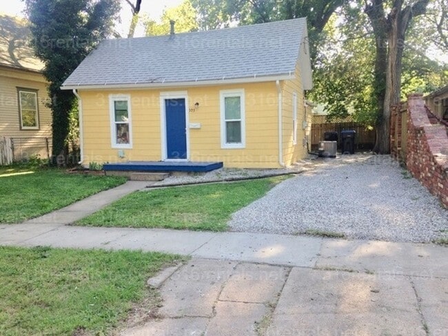 Building Photo - $700 - 1 bed 1 bath - Single Family Home
