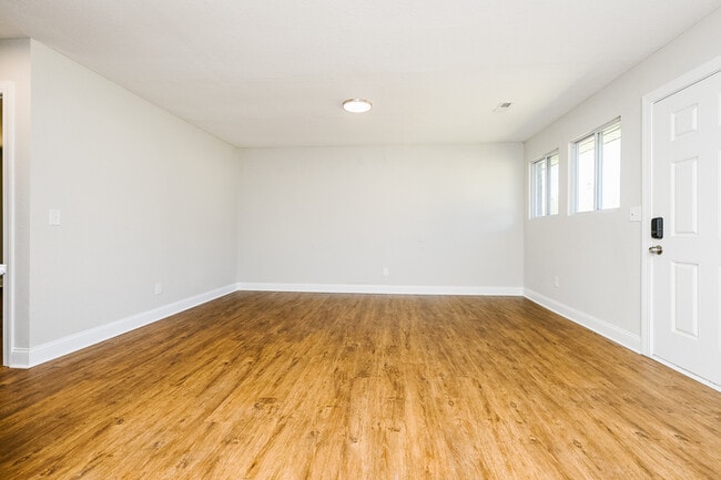 Photo - NEWLY RENOVATED 2 bedroom, 1 bathroom at G...