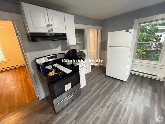 Building Photo - 119 Pleasant St Unit A2 Rental