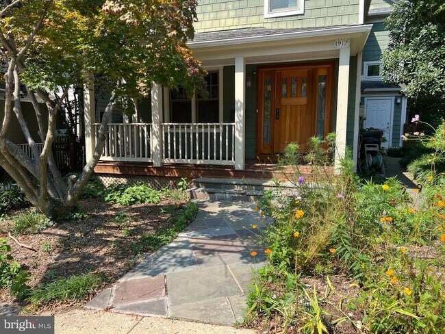 Photo - 1912 N Nelson St