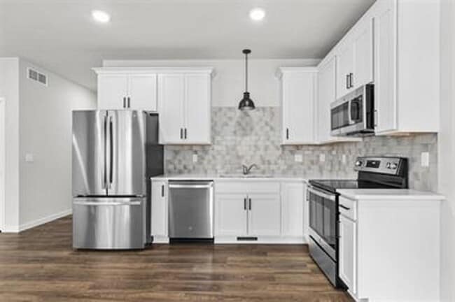 Photo - VIDEOTOUR: Newer Townhouse located in Neenah! PETS WELCOME