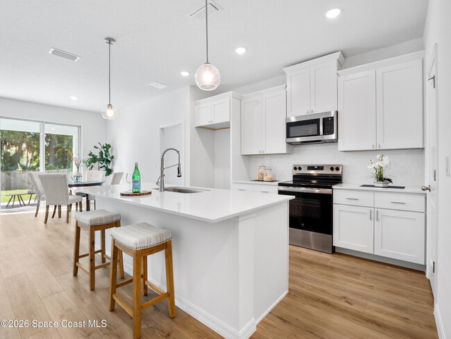 Photo - 1320 Seabreeze St SW