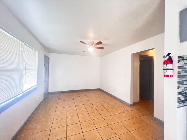 5602 Hirsch Rd