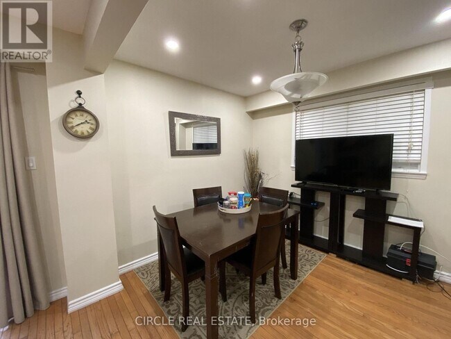 Photo - 35 Fanshawe Dr