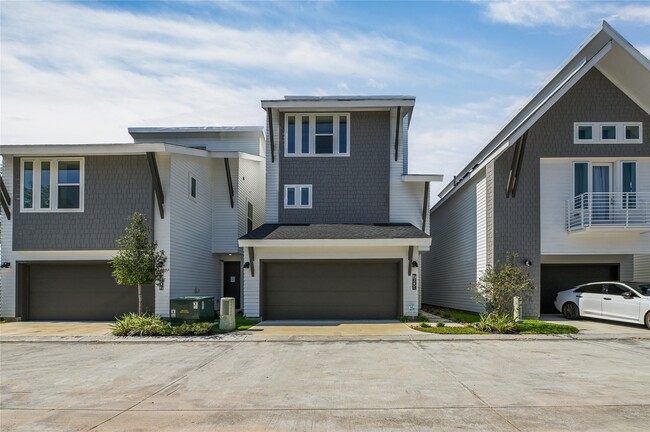 Building Photo - 7609 Victory Reserve St