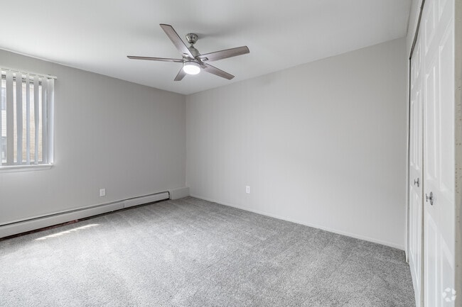 1BR, 1BA - 744SF - Upgrade with in unit laundry
