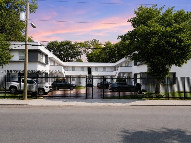 Building Photo - 551 NE 62nd St Unit 14