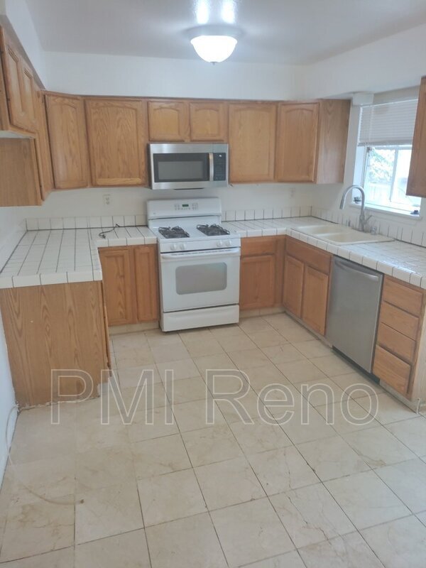 Photo - 6440 Lotus St