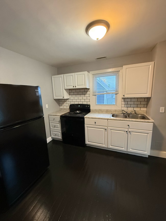 Building Photo - 433 Kolping Ave Unit 2