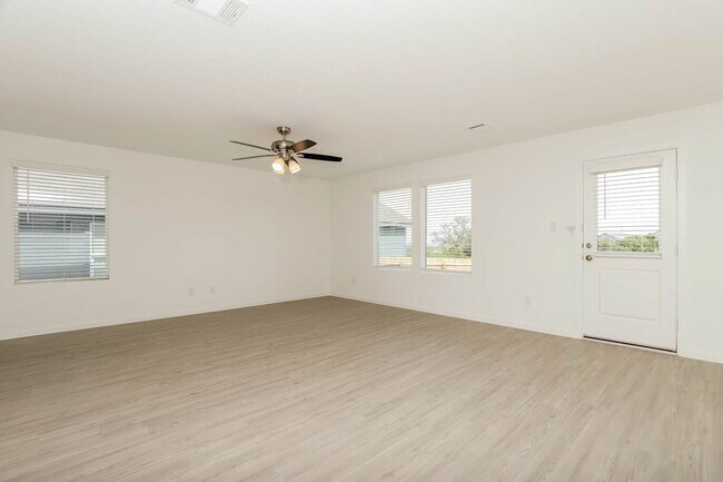 Photo - 14443 Jenson Crk