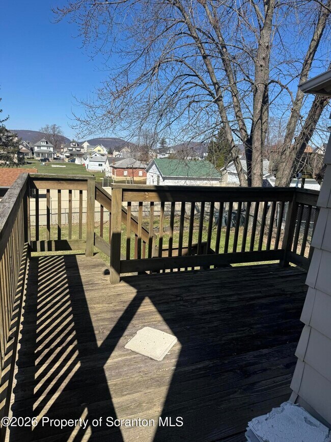 Photo - 205 Battin St