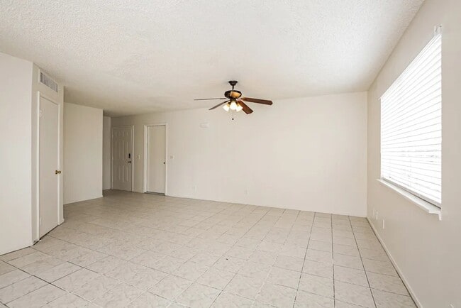 Photo - 901 Calico Hills Ct
