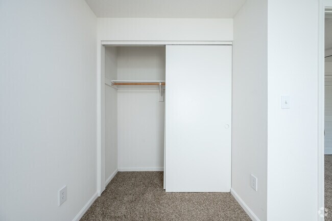 1BR, 1BA - 570SF - Bedroom Closet