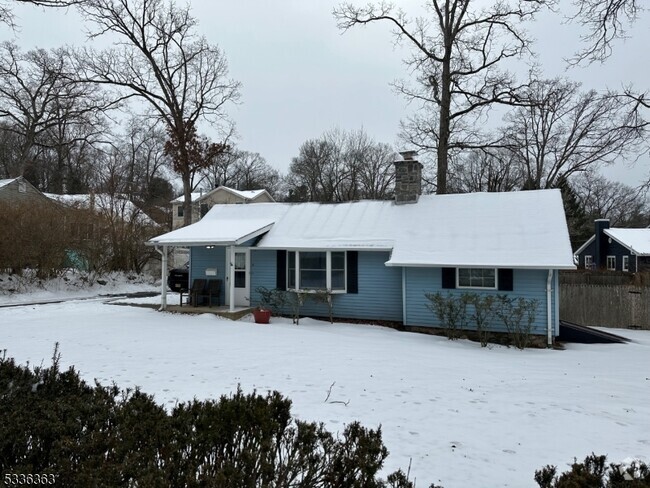 Building Photo - 3 Oak Tree Ln Rental