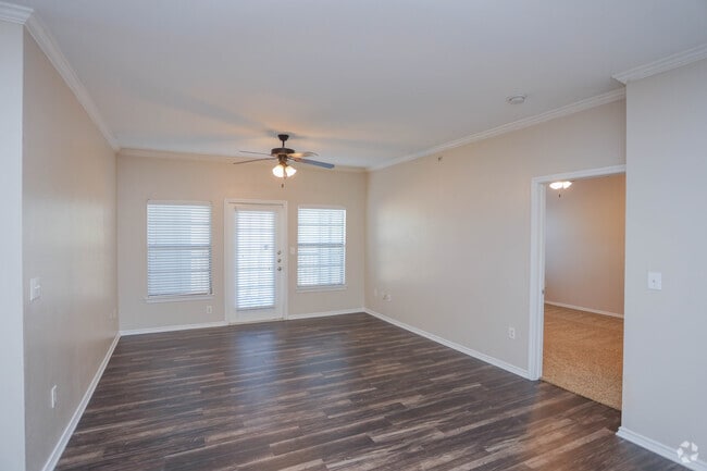 2HAB, 2BA - 1153SF - The Navarro - B3 - Stoneleigh on Cartwright