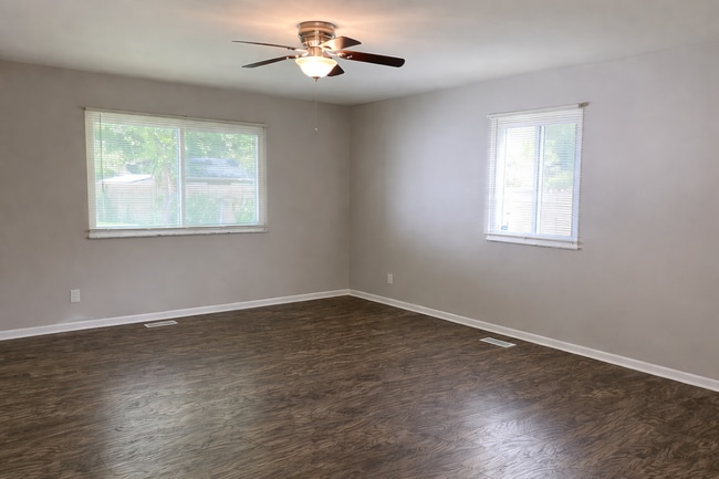 Photo - 2656 W 60th St