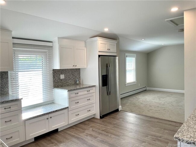 Photo - 31 Ledge Ave Unit 2