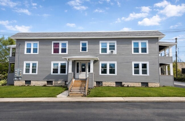 Building Photo - 117 Badger Ave Unit 1R