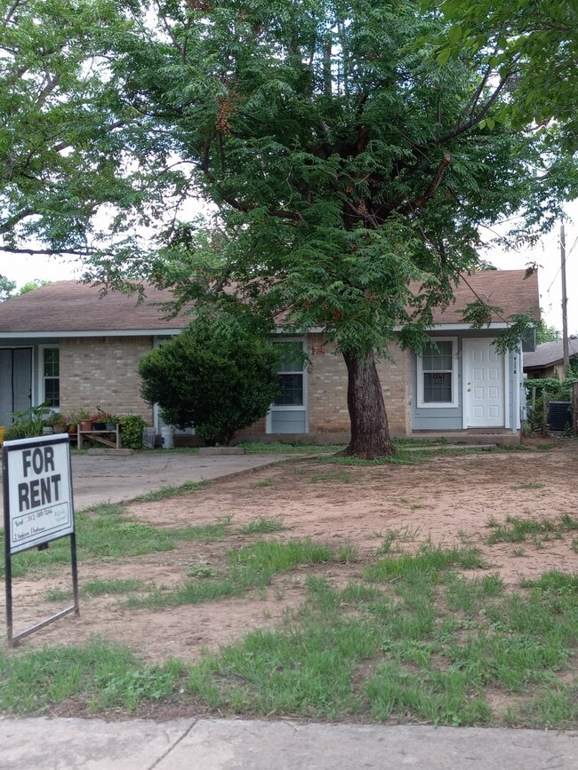 Photo - 911 Bret Ln Unit #B