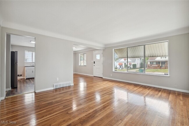 Photo - 5339 Elmwood Ave