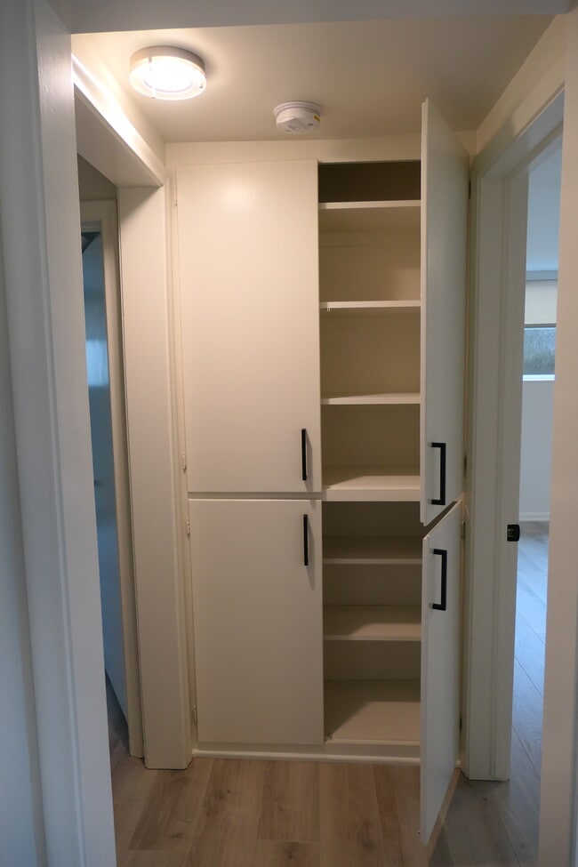 Photo - 2618 Wellington St. E