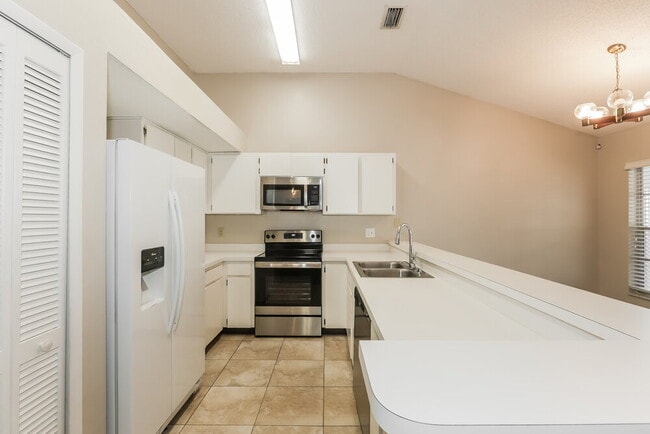 Photo - 1611 Bent Pine Way