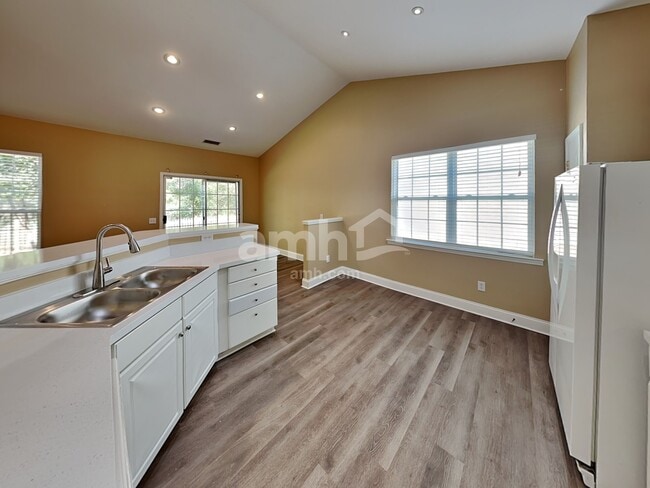 Photo - 9319 Stawell Dr