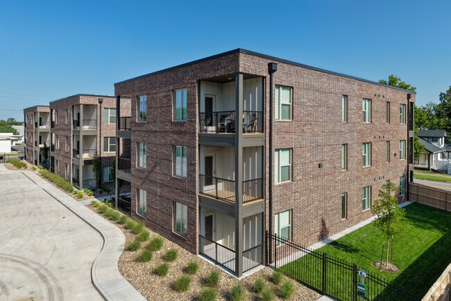 Building Photo - The Lark - Delano Flats